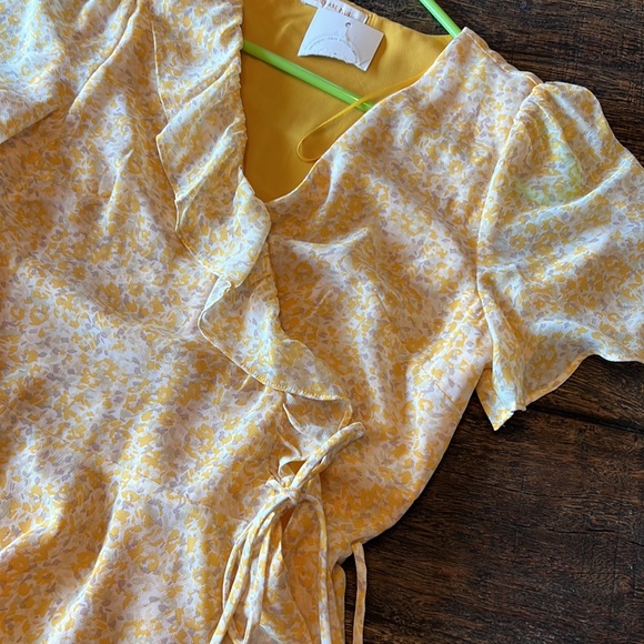 Floral Yellow Spring Top Size XS - Picture 2 of 7